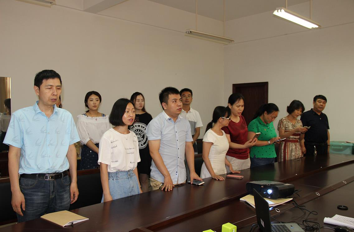 集体学唱《国际歌》.png 集体学唱《国际歌》.png