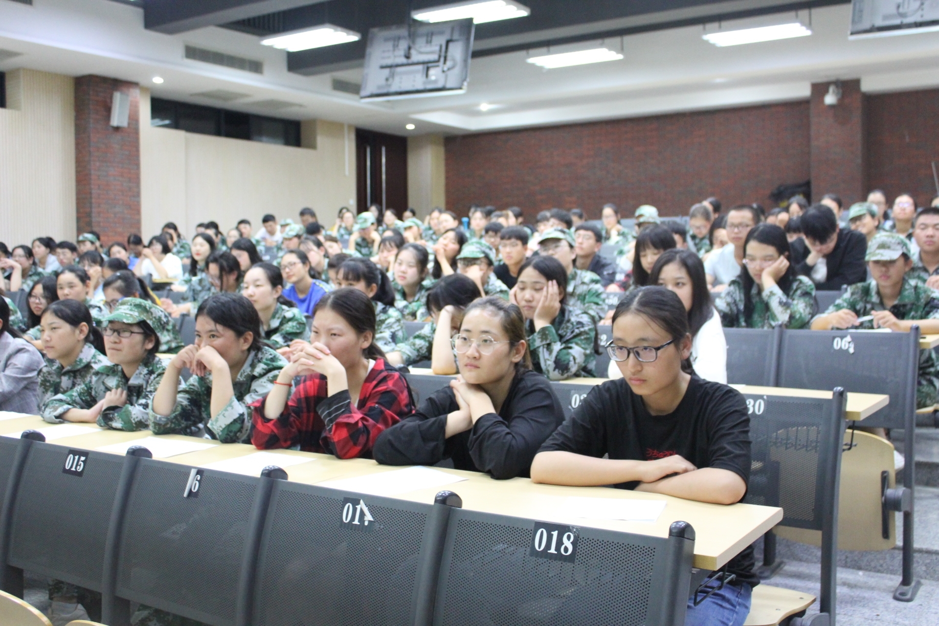 3DF786C9D7A4E6F00AB806715670B386.jpg 3DF786C9D7A4E6F00AB806715670B386.jpg