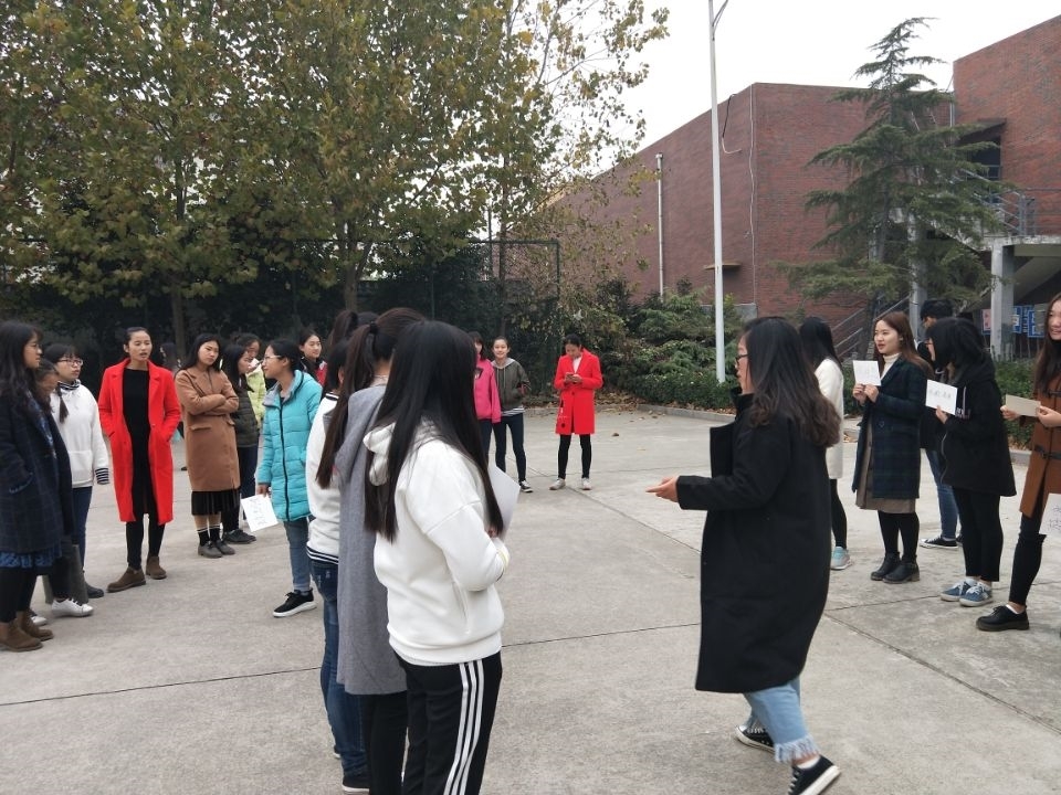 2历史文化学院成功举办“艾滋病预防宣传教育”活动.jpg 2历史文化学院成功举办“艾滋病预防宣传教育”活动.jpg