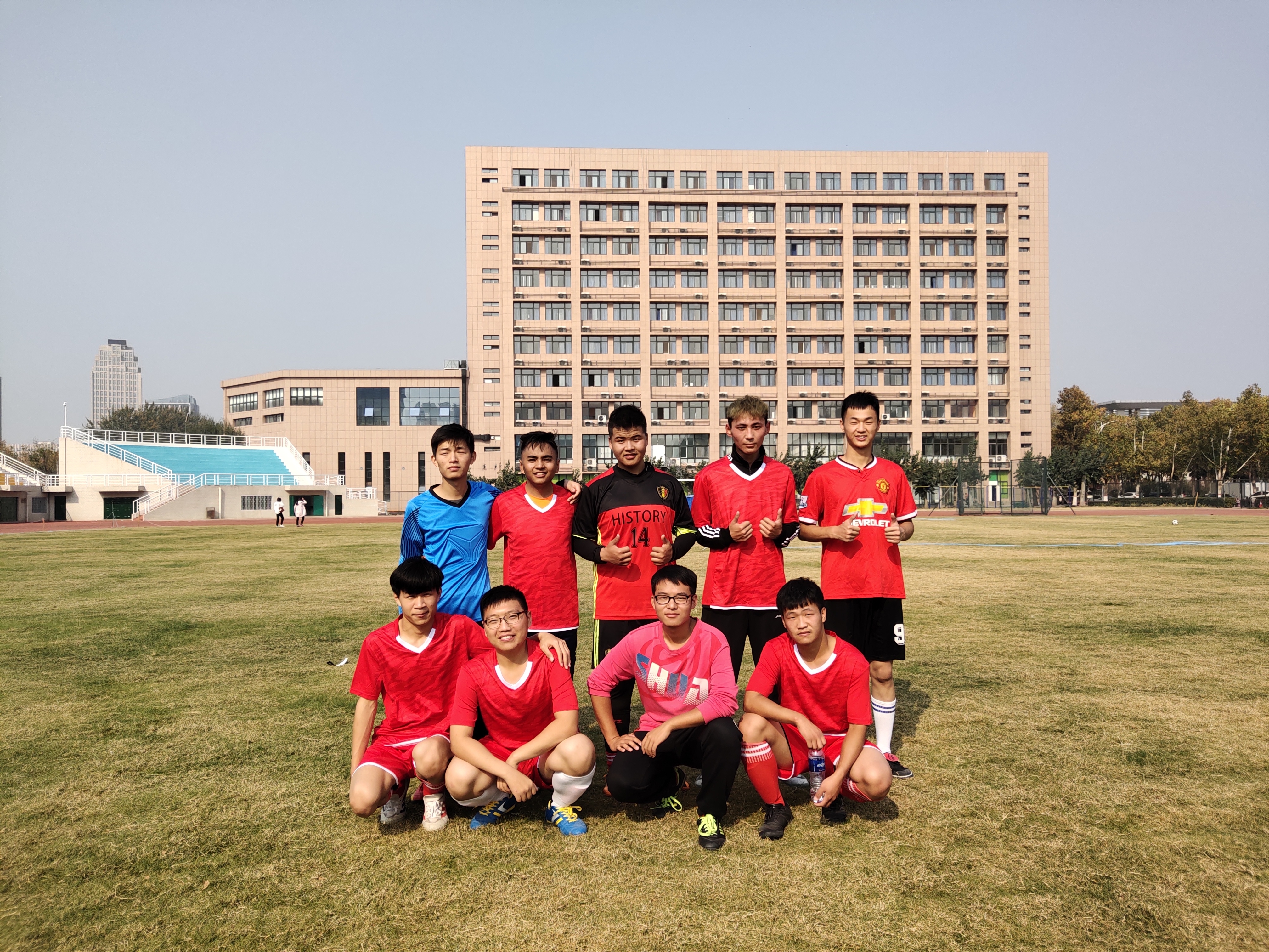 足球.jpg 足球.jpg